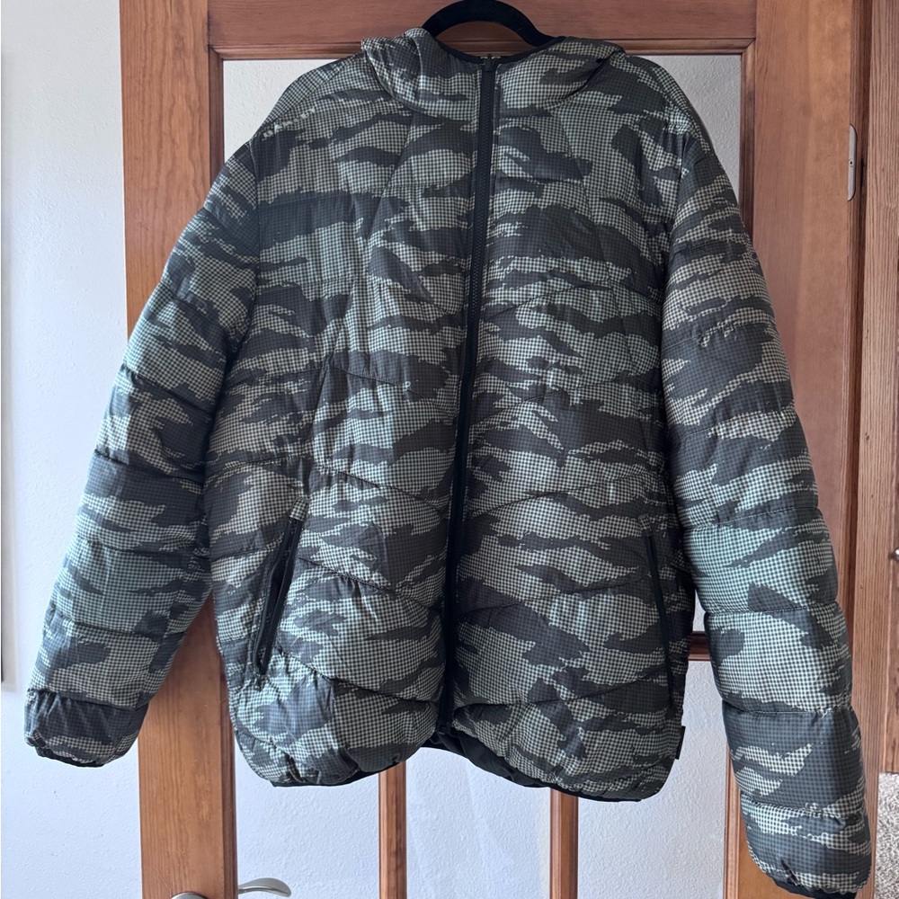 Oakley Men’s Camouflage Puffer Jacket Worn Once